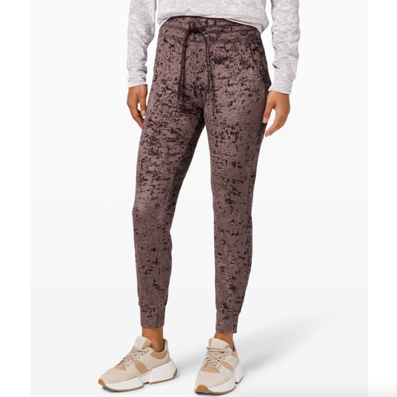 lululemon athletica Pants - Lululemon Ready To Crush Velvet Jogger French Press Brown Size 6 *Flaw*
